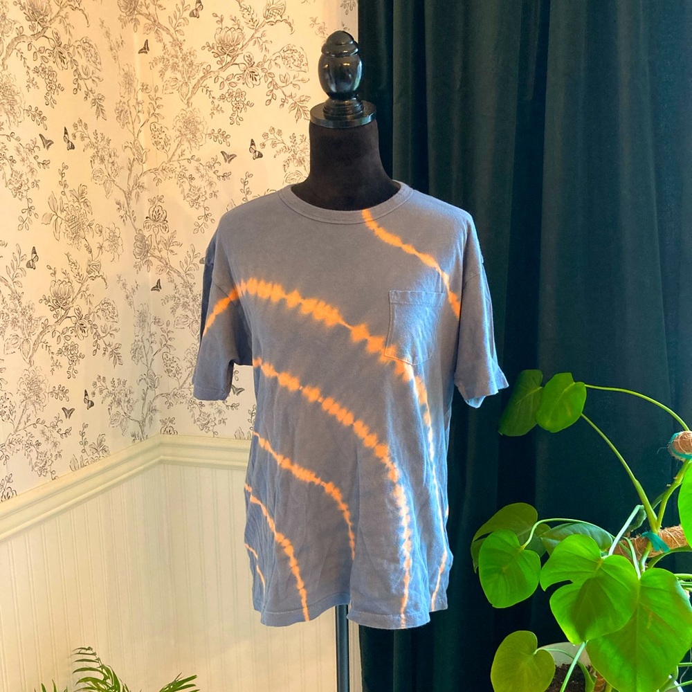 Women’s Tie-Dye Shirt.
